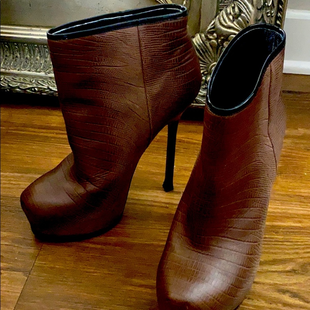 Yves Saint Laurent booties
